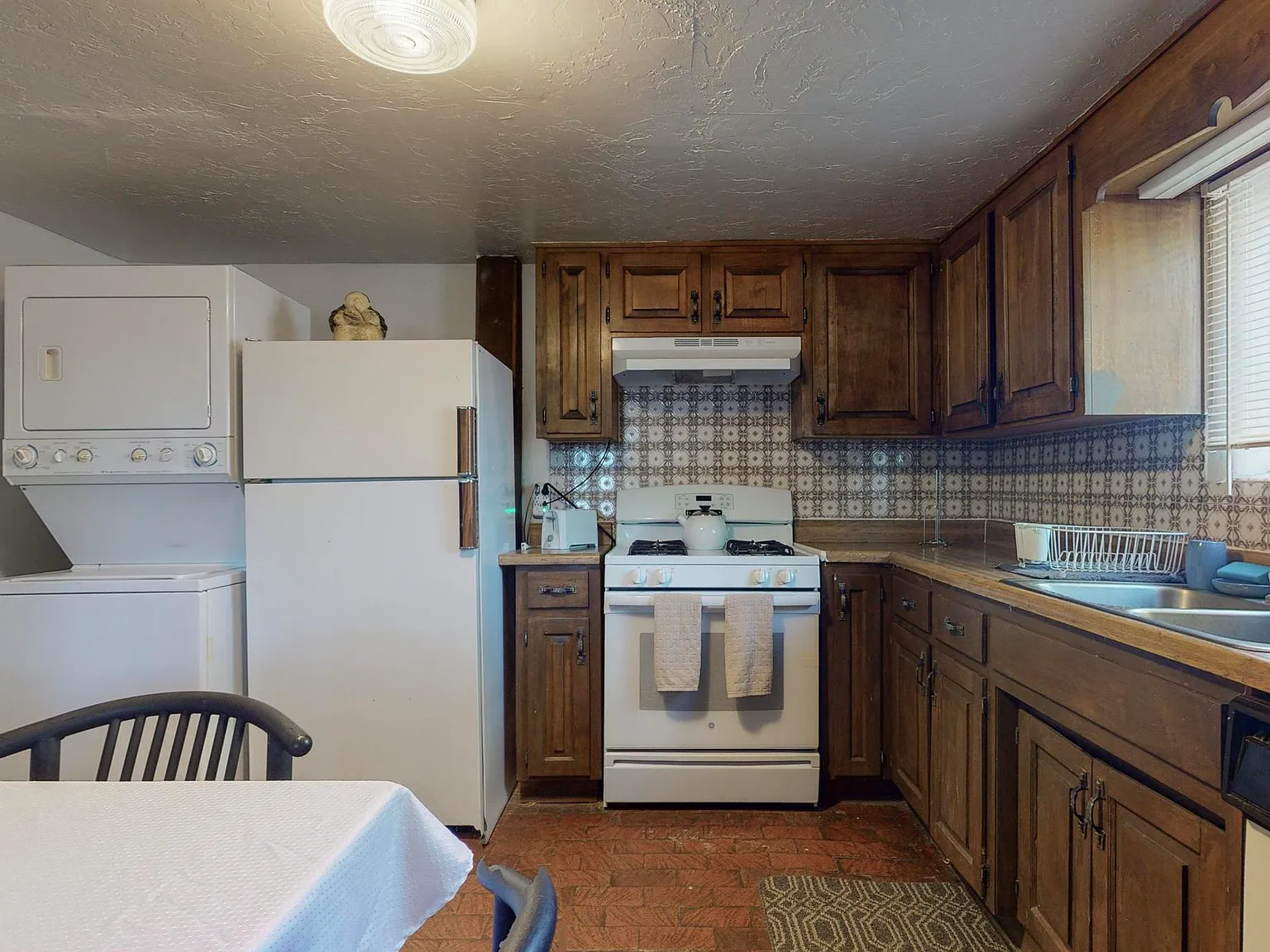 3 bed, 1600 sqft, $1,895 — Photo 2