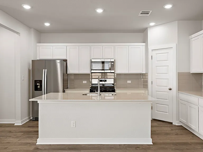 2415 Ekvall Dr — Photo 10
