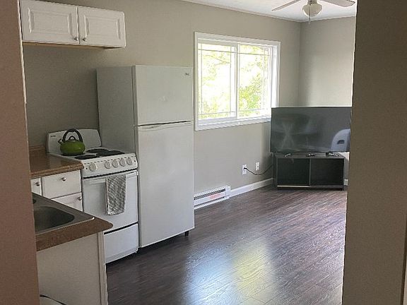 4th image of 2646 1/2 Wyoming Ave