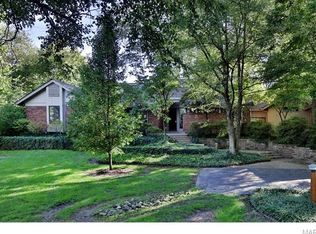 10589 Frontenac Woods Ln, Saint Louis, MO 63131