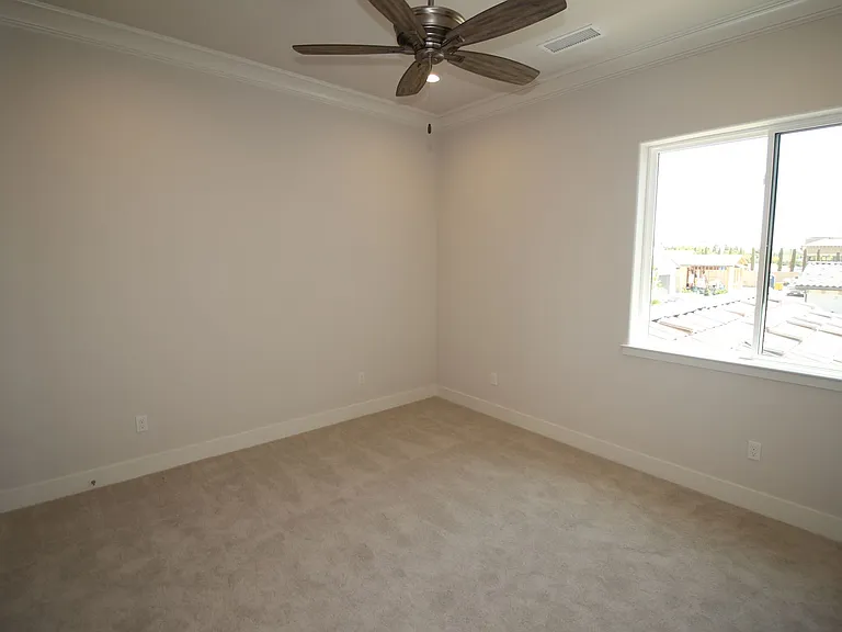 2104 Las Palmas — Photo 23