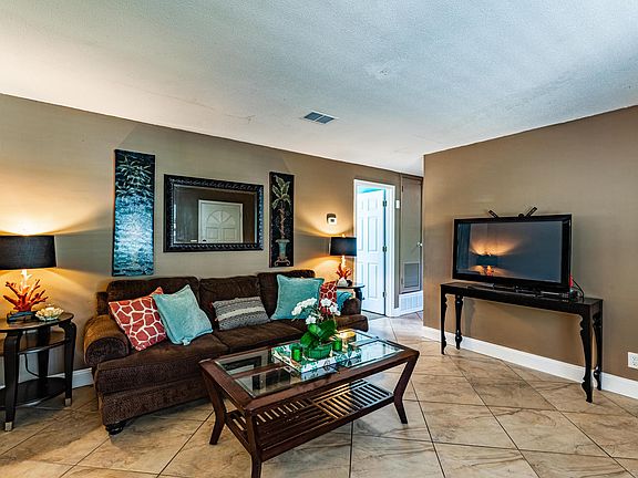 5th image of 10766 N Luana Dr