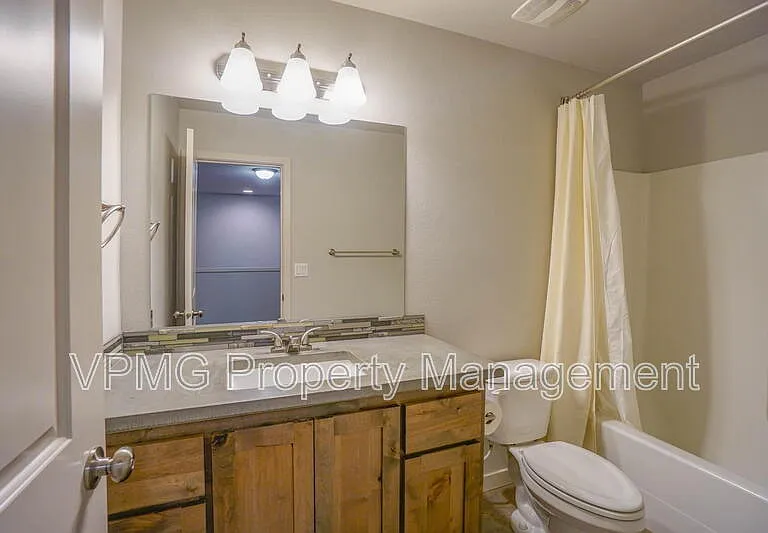 137 N 44th Pl — Photo 22