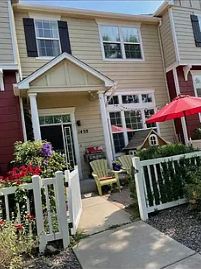 Charming 2BR Townhome in Castle Rock — Photo 1
