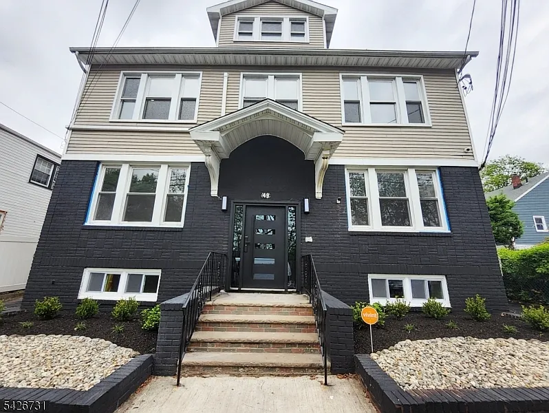 3 bed, 1.0 bath, $2,899 — Photo 1