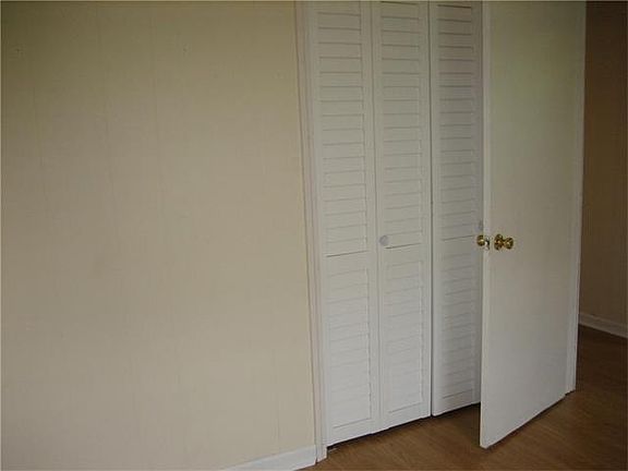 5th image of 549 Saint Ann St