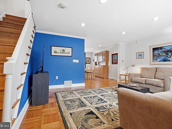 3rd image of 6125 Gardenia St