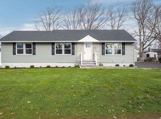 365 42nd St, Copiague, NY 11726