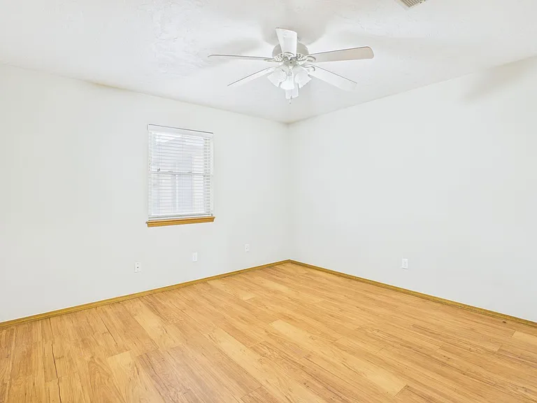 5822 Syracuse Dr — Photo 23