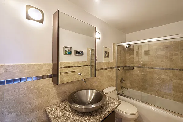 Sold by Warburg | media 5