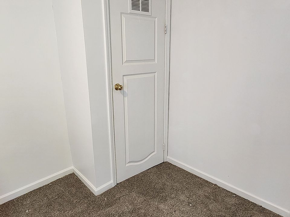 2nd image of 158 Seward St