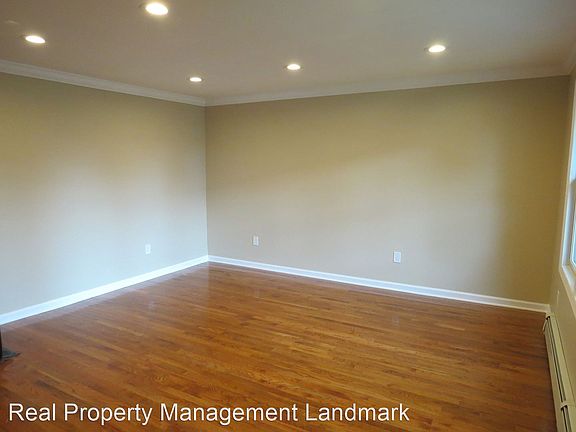 4th image of 2377 Lancaster St