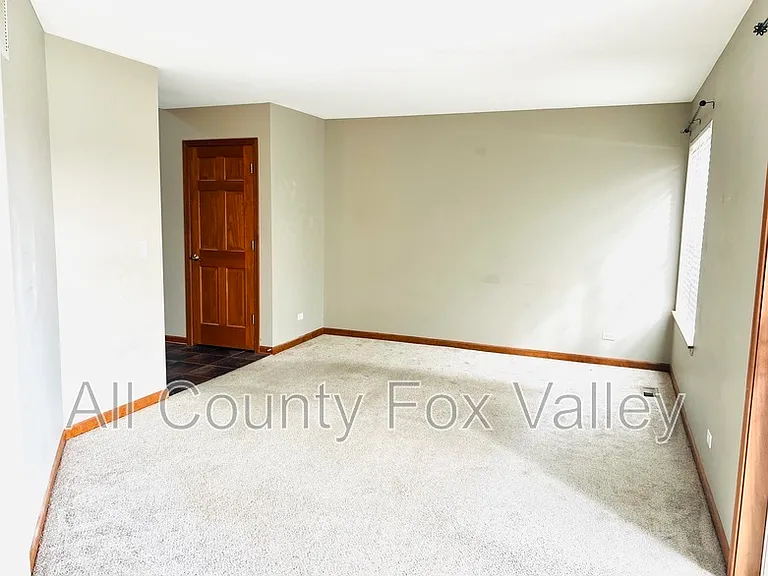 1850 Waverly Way — Photo 4