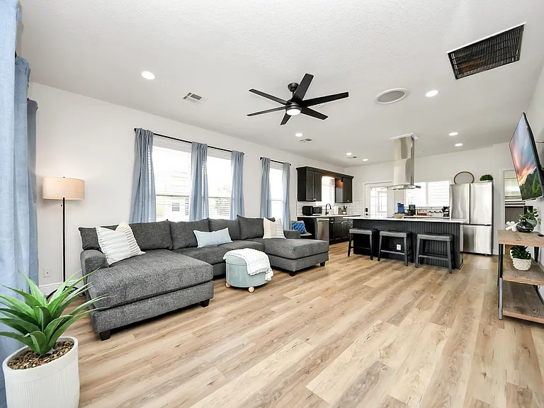 710 Kipp Ave — Photo 20