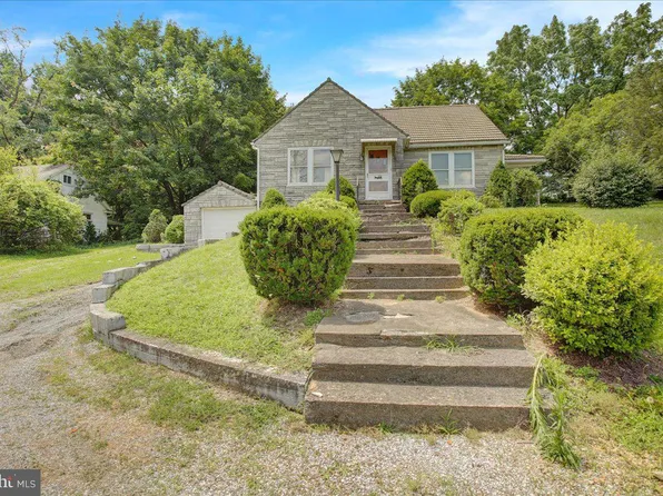 1484 Fairview Dr, Leesport, PA 19533