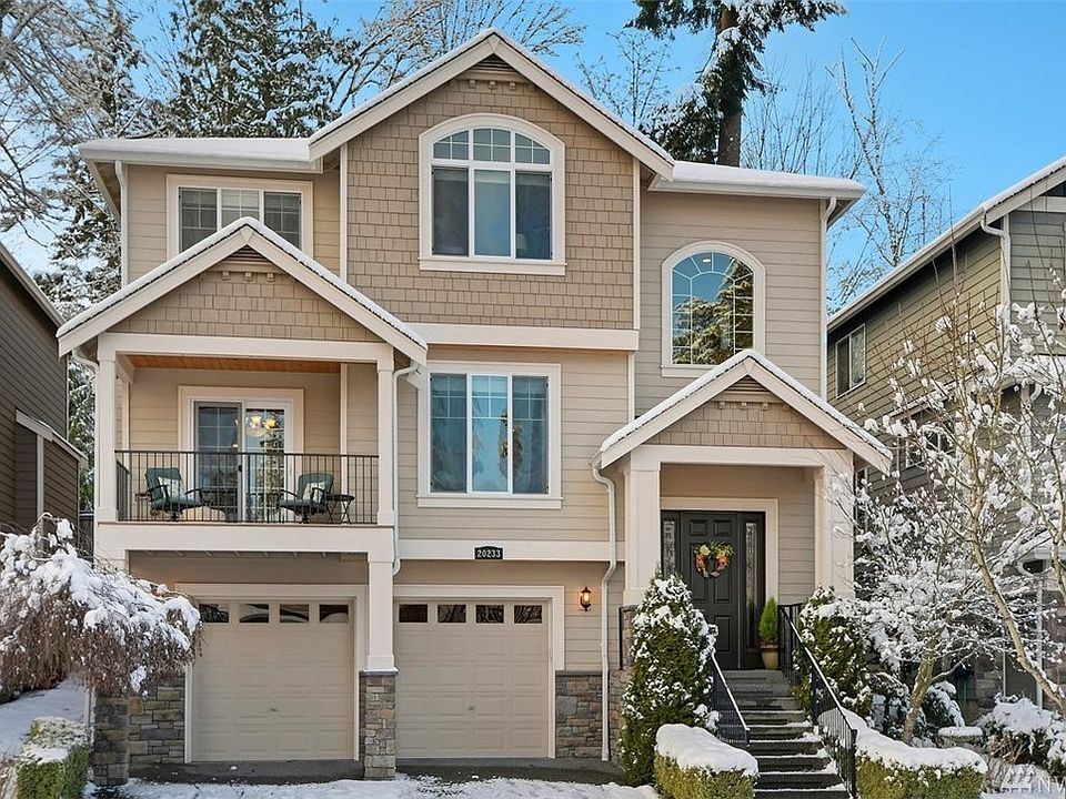 Beautifully maintained, like new single family home in Northshore school district featuring 4 bedrooms,  3.5 bathrooms and fully finished 3 car tandem garage. 