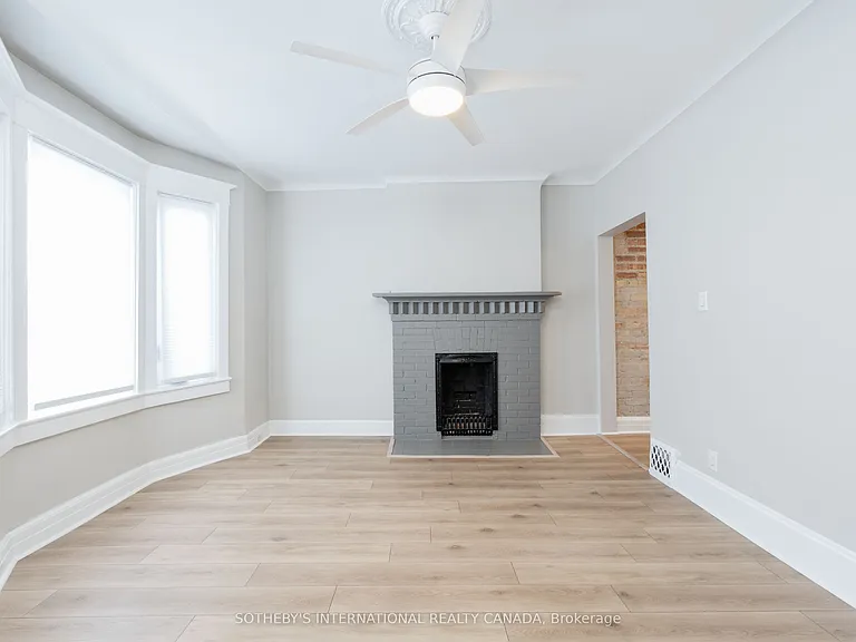 15 Indian Road Cres #UPPER — Photo 9