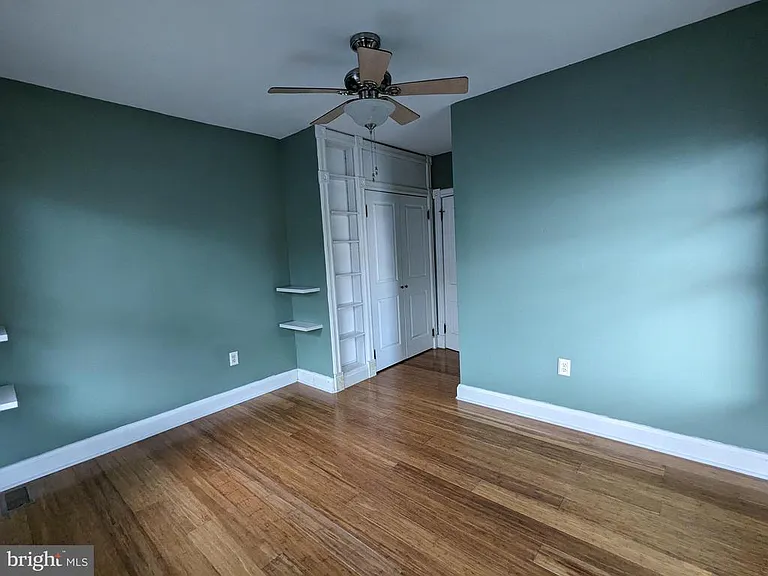 306 N Locust St — Photo 24