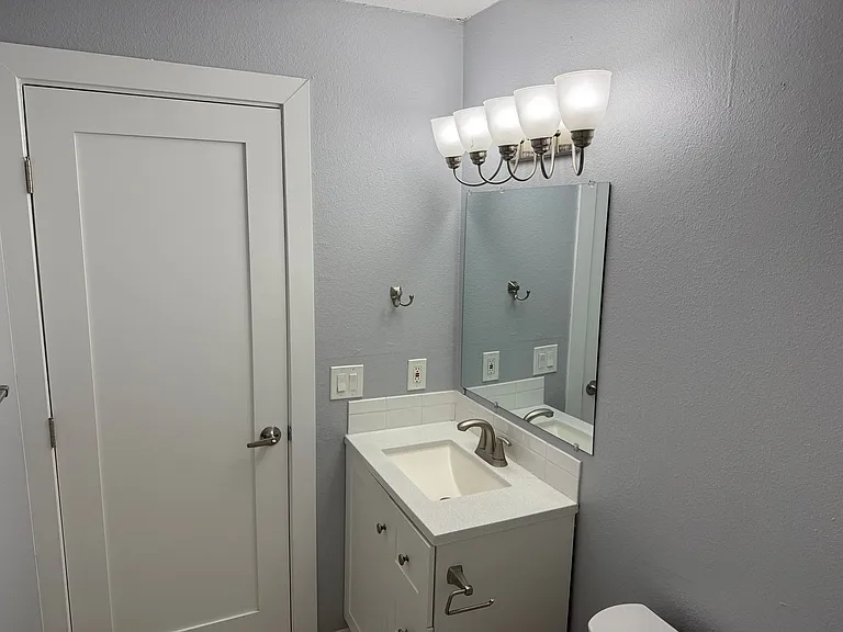 712 Parkwood Ave — Photo 11
