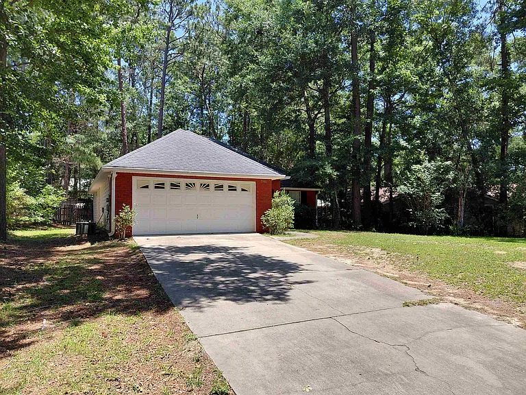 3508 Larkspur Ln — Photo 1