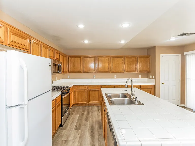 9060 Malarga St — Photo 8