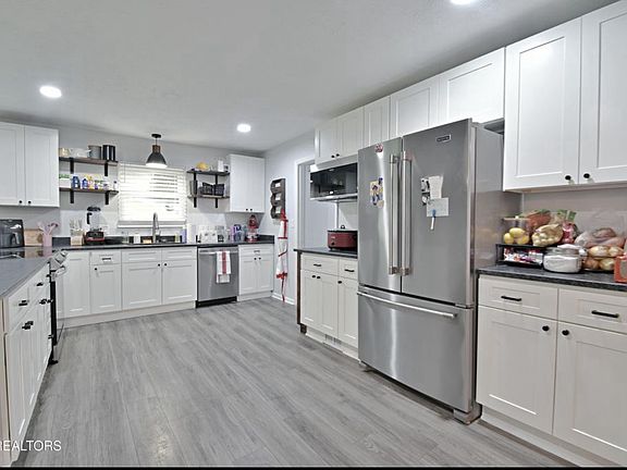 4th image of 816 Magnolia Ln