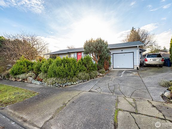 3rd image of 2012 E Belair Drive