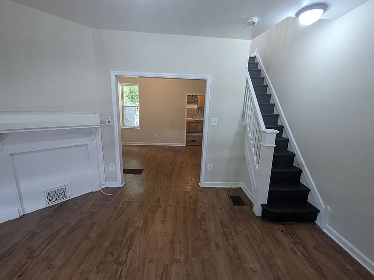 232 E Garrett St — Photo 12