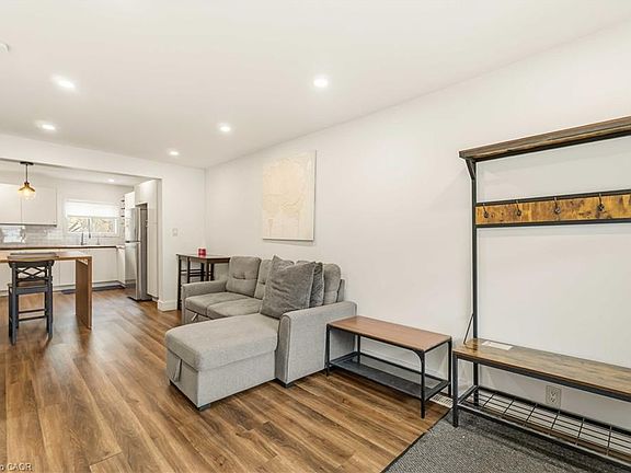 3rd image of 27 Edinburgh Ave