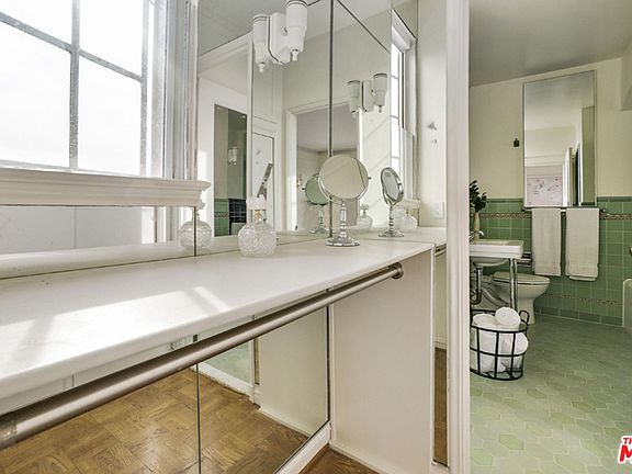 4th image of 450 N Rossmore Ave #703