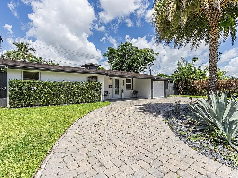 2317 SW 34th Ave — Photo 4