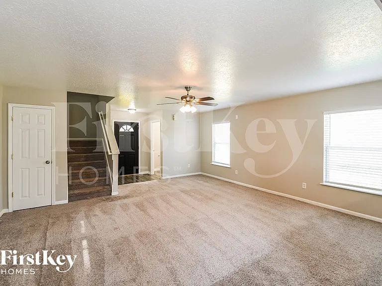 2163 Fresco Dr — Photo 2