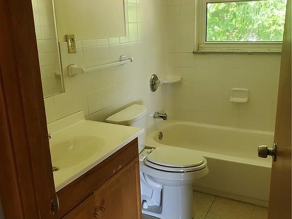 3rd image of 701 Orchard St #703