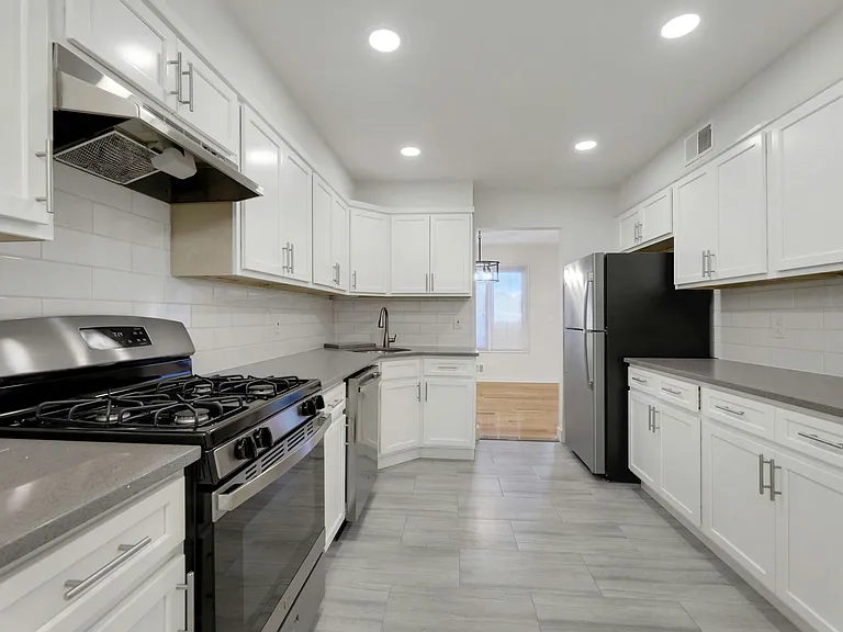 35 Reagan Way — Photo 7