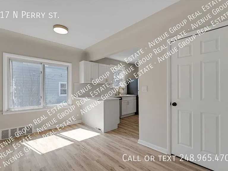 917 N Perry St — Photo 11