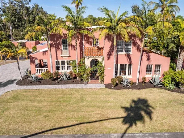 7810 Senrab Dr, Bradenton, FL 34209