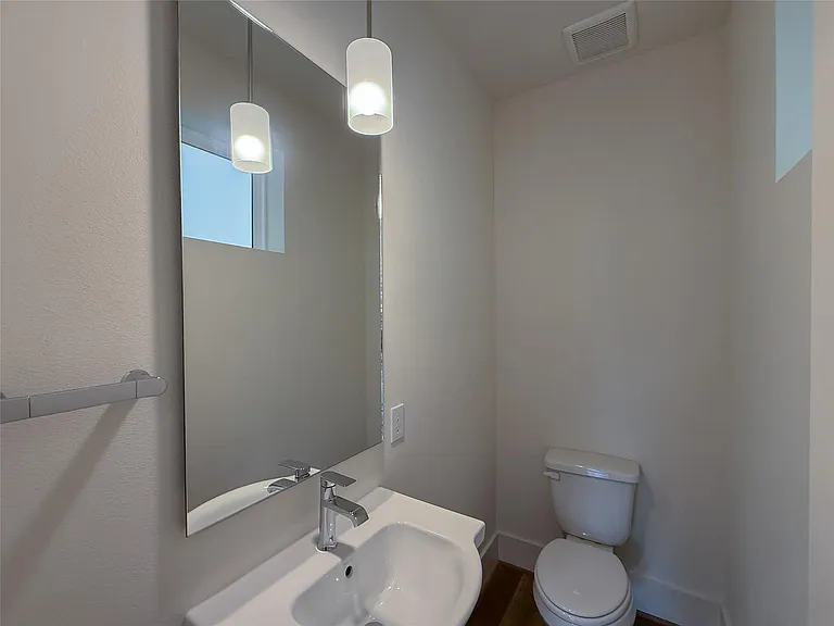 879 Rachel St #F — Photo 10
