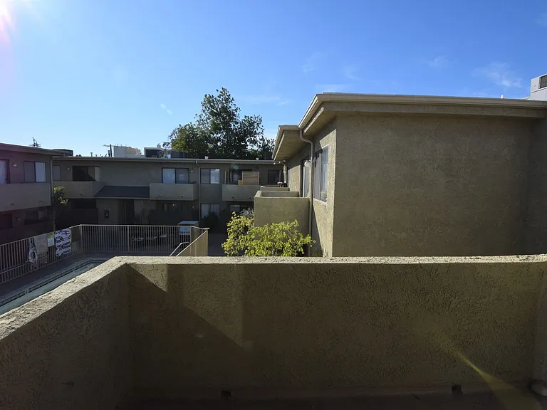 15128-44 Burbank Blvd — Photo 10