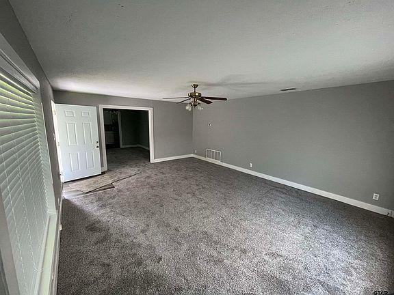 3rd image of 810 Harmon Dr