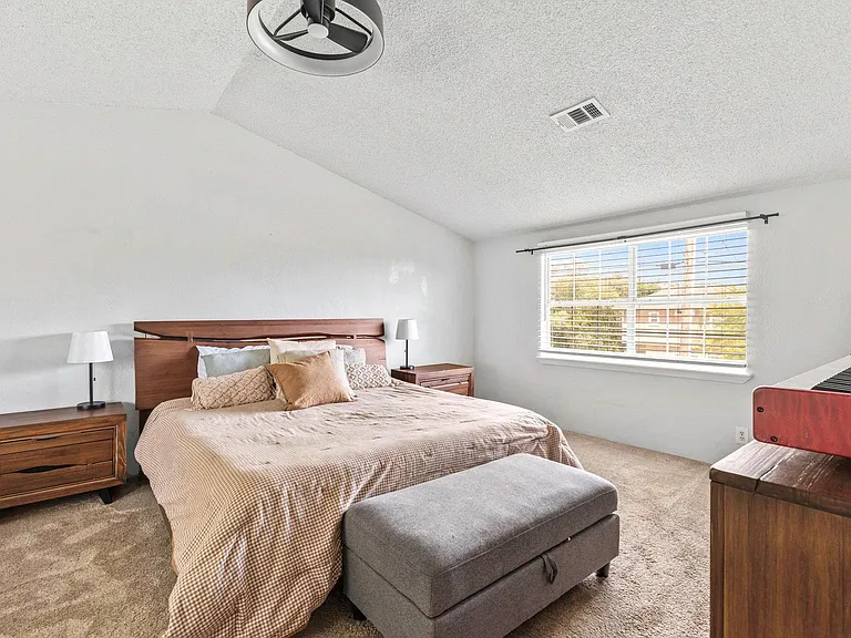 11004 Elm St — Photo 11