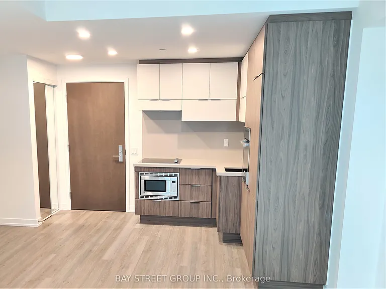 39 Roehampton Ave #2807 — Photo 3