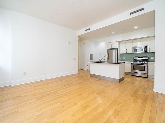 2nd image of 4 Beacon Way #913R