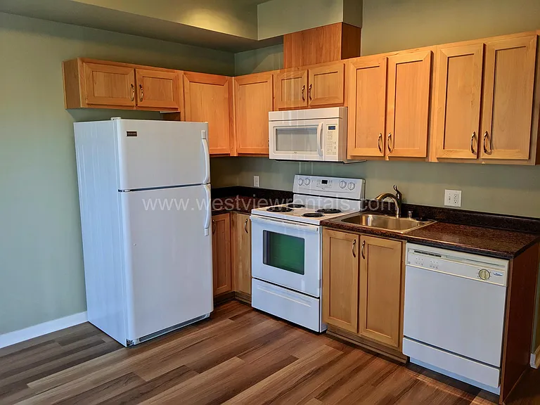 200 E Maple St — Photo 236