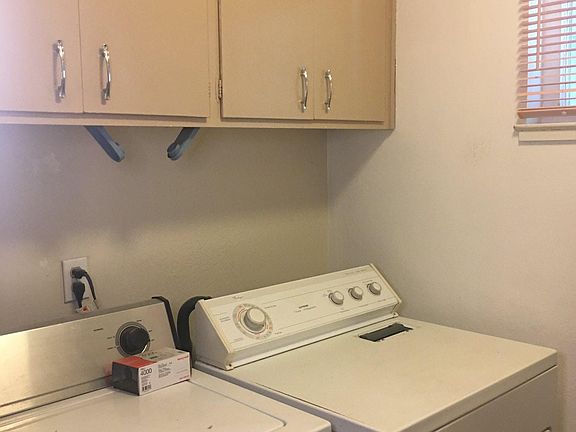 4th image of 2557 Silsby Ave