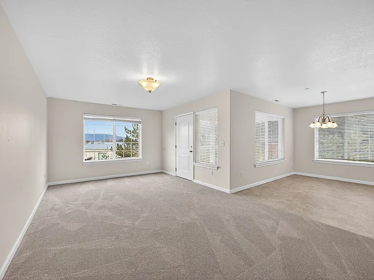 2533 Corona Ave #C — Photo 8