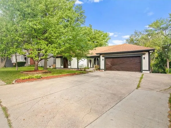 11910 W 49th Pl, Shawnee, KS 66216