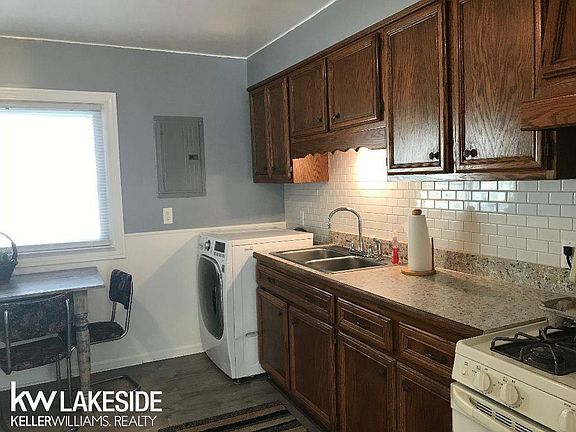 4th image of 24373 Lauren Ave