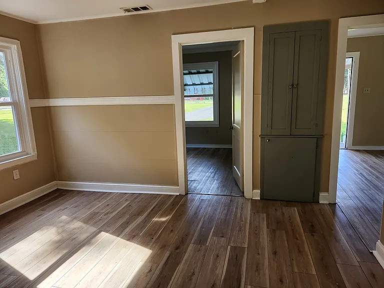4823 Broadway Ave — Photo 5