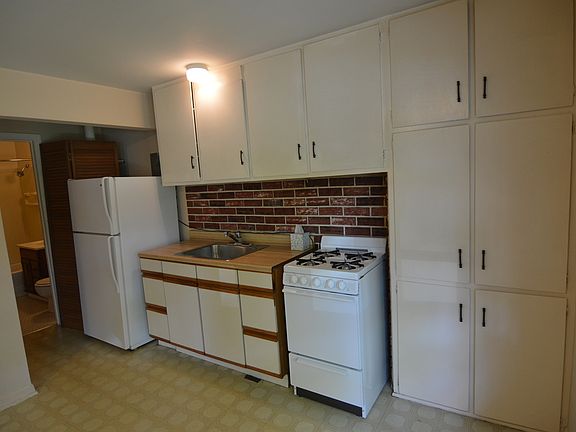 2nd image of 417 Lake Ave