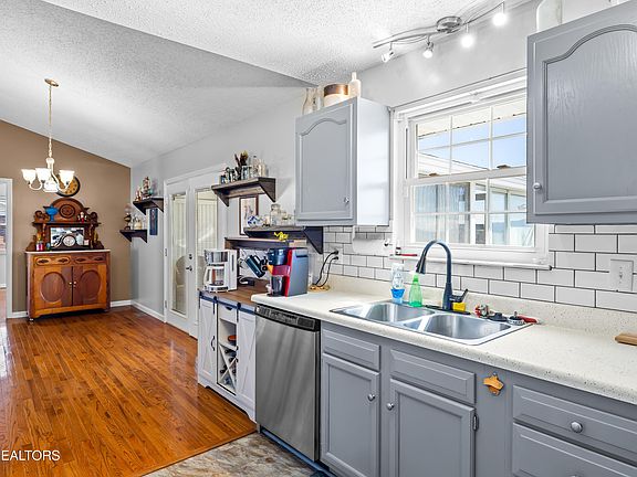 4th image of 129 Clinch View Dr